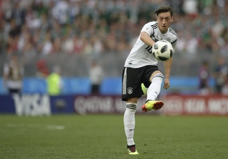 Mesut özil tuổi