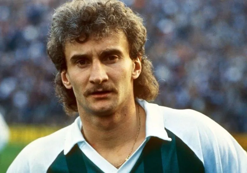 Rudi völler đá cho câu lạc bộ nào